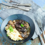 Opskrift på Fransk klassisk simreret Boeuf Bourguignon